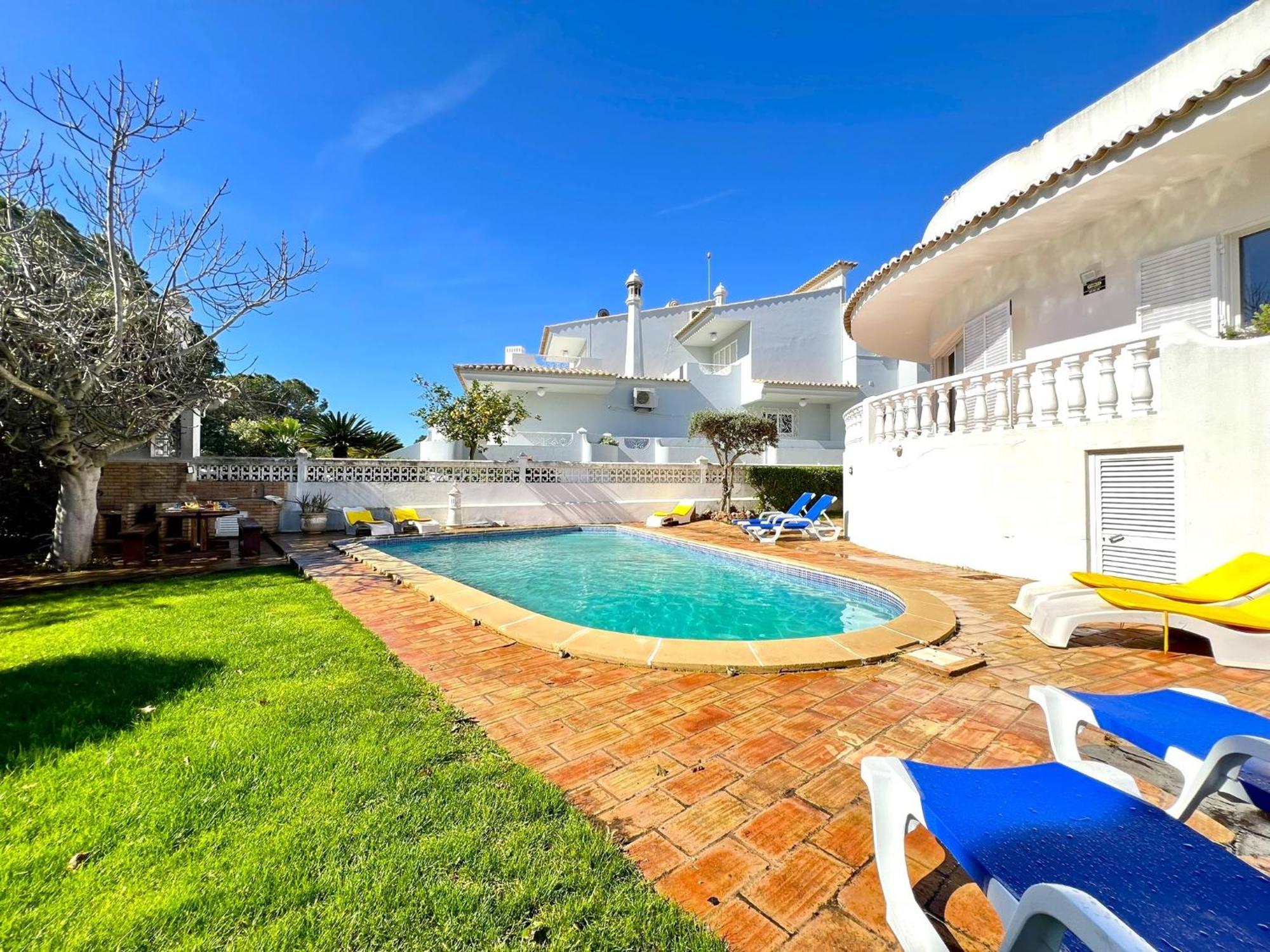 Villa Brightness With Pool By Homing