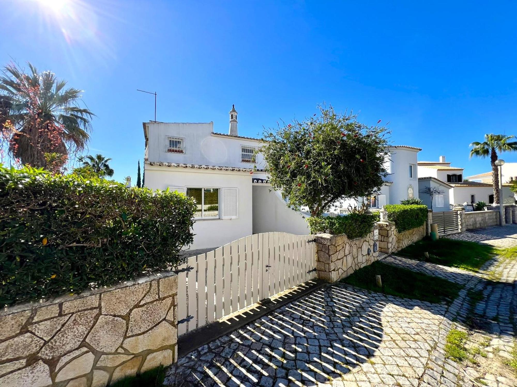 Villa Brightness With Pool By Homing *