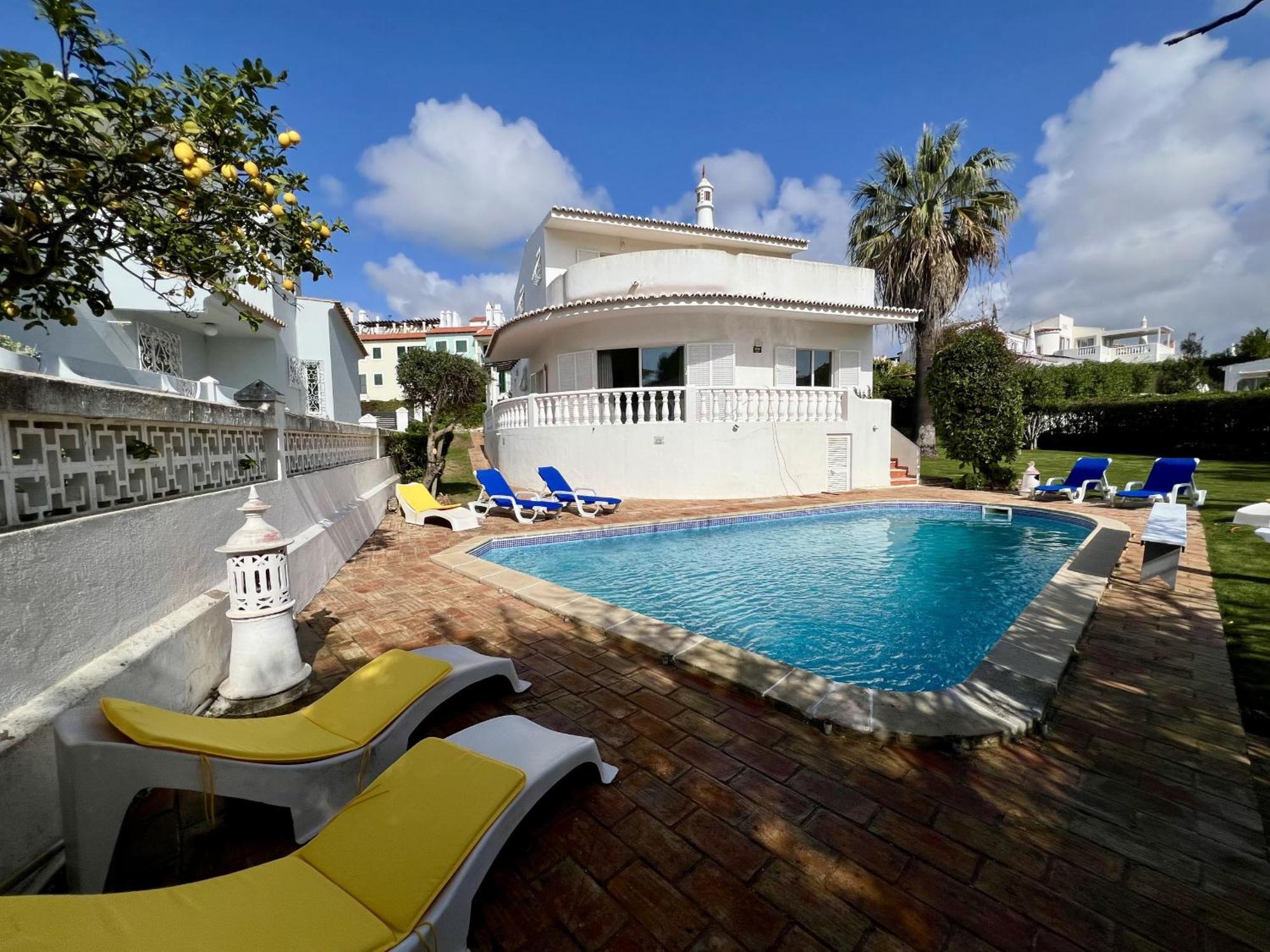 Villa Brightness With Pool By Homing *